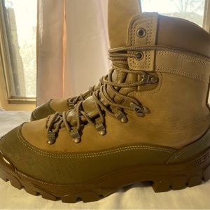 Billeville mans mountain boots Sz 11 .Preowned , good condition .
